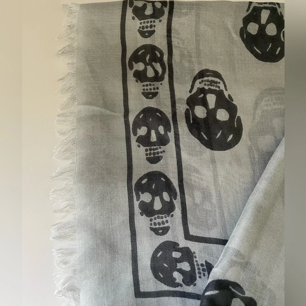 Alexander Mcqueen Skull Scarf - Picture 4 of 8